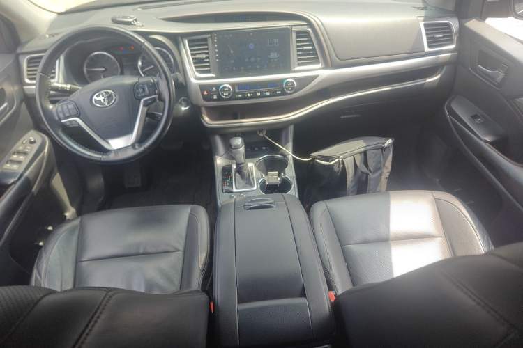 Used Toyota Highlander 2015 2.0T Four-Wheel Drive Luxury Edition 7-Seater Center Console