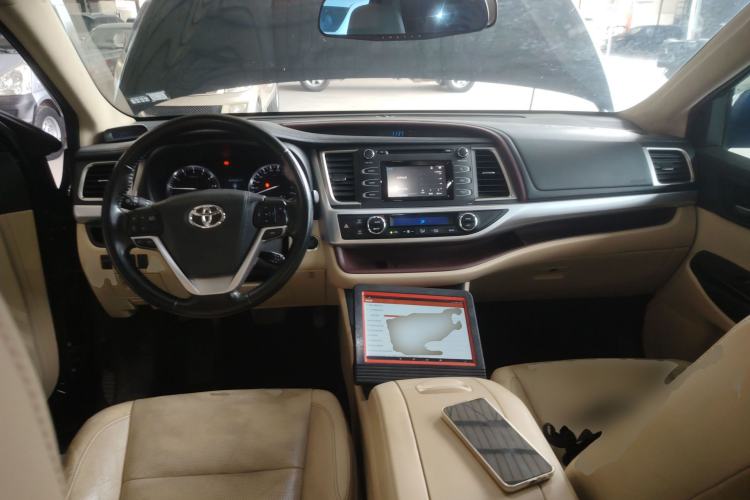 Used Toyota Highlander 2015 2.0T Two-Wheel Drive Luxury Edition 7 Seats Center Console