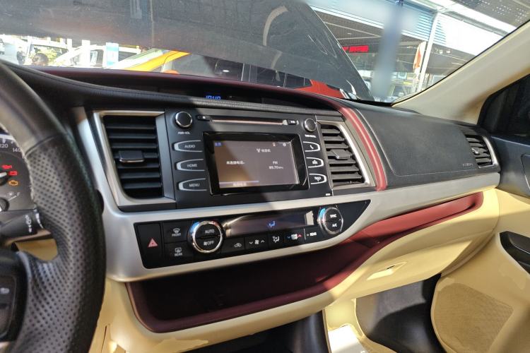 Used Toyota Highlander 2015 2.0T Four-Wheel Drive Luxury Edition 7-Seater Center Console
