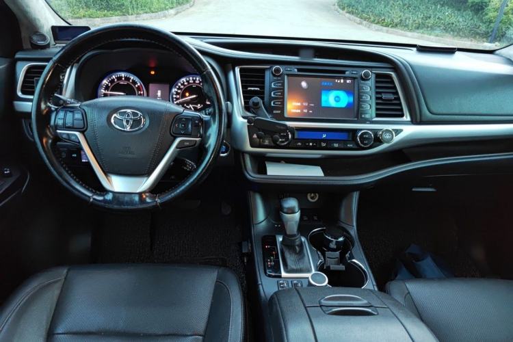 Used Toyota Highlander 2015 2.0T Four-Wheel Drive Luxury Edition 7-Seater Center Console