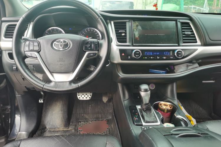 Used Toyota Highlander 2015 2.0T Two-Wheel Drive Luxury Edition 7 Seats Center Console