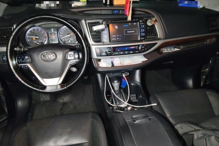 Used Toyota Highlander 2015 2.0T Four-Wheel Drive Ultimate Edition 7-Seater Center Console