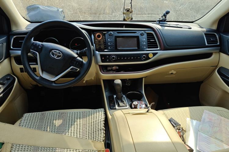 Used Toyota Highlander 2015 2.0T Four-Wheel Drive Elite Edition 7-Seater Center Console