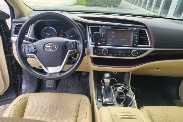 Used Toyota Highlander 2015 2.0T Four-Wheel Drive Ultimate Edition 7-Seater Center Console
