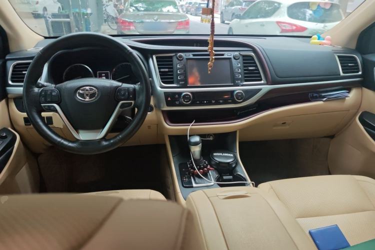 Used Toyota Highlander 2015 2.0T Four-Wheel Drive Ultimate Edition 7-Seater Center Console