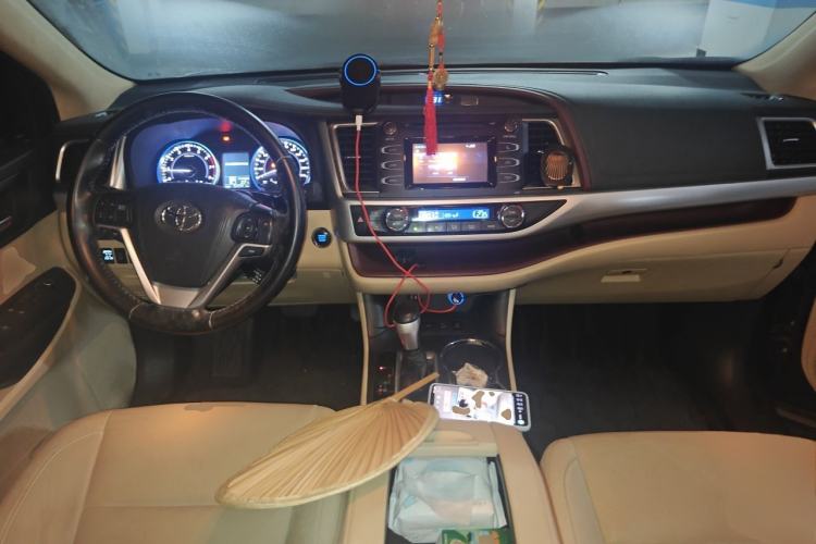 Used Toyota Highlander 2015 2.0T Four-Wheel Drive Luxury Edition 7-Seater Center Console