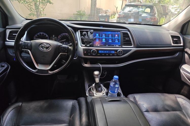 Used Toyota Highlander 2015 2.0T Four-Wheel Drive Ultimate Edition 7-Seater Center Console
