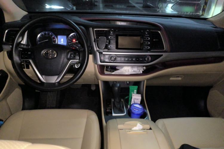 Used Toyota Highlander 2015 2.0T Two-Wheel Drive Elite Edition 5 Seats Center Console