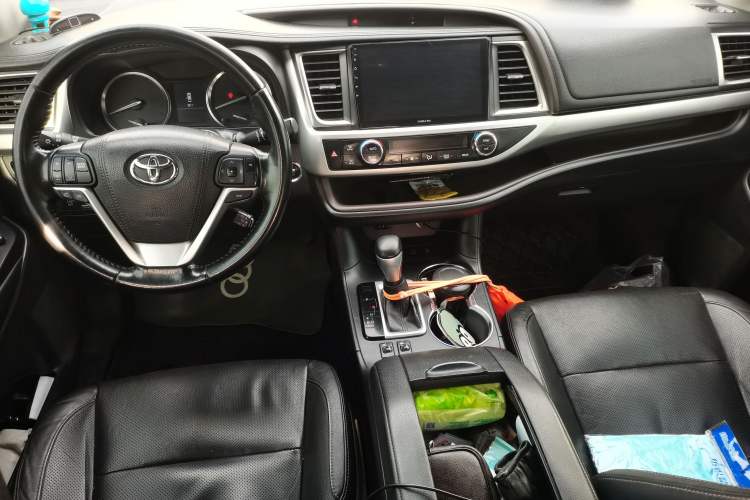 Used Toyota Highlander 2015 2.0T Four-Wheel Drive Luxury Edition 7-Seater Center Console