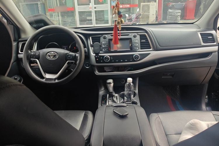 Used Toyota Highlander 2015 2.0T Four-Wheel Drive Luxury Edition 7-Seater Center Console