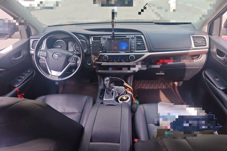 Used Toyota Highlander 2015 2.0T Four-Wheel Drive Ultimate Edition 7-Seater Center Console