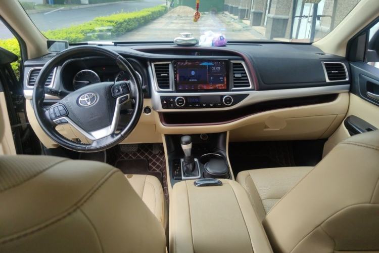 Used Toyota Highlander 2015 2.0T Four-Wheel Drive Luxury Navigation Version with 7 Seats Center Console
