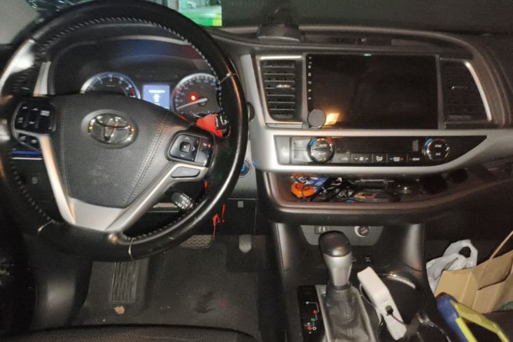 Used Toyota Highlander 2015 2.0T Four-Wheel Drive Luxury Edition 7-Seater Center Console