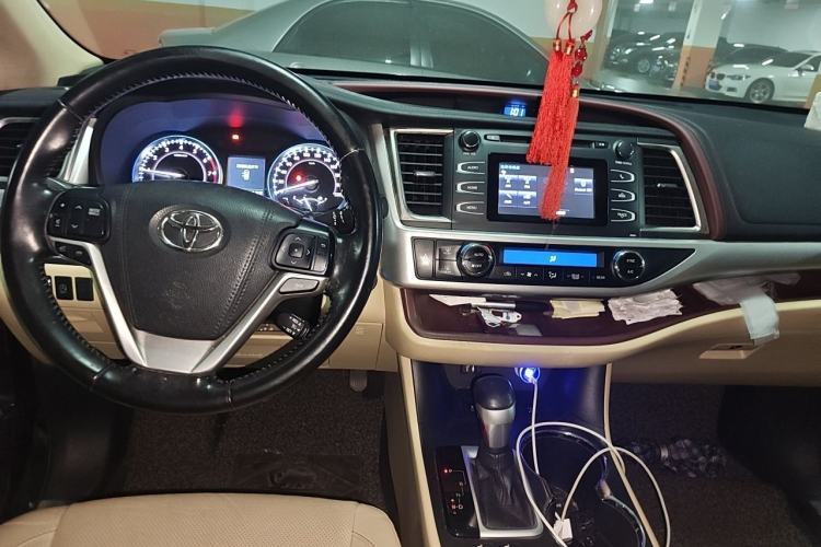 Used Toyota Highlander 2015 2.0T Four-Wheel Drive Luxury Edition 7-Seater Center Console