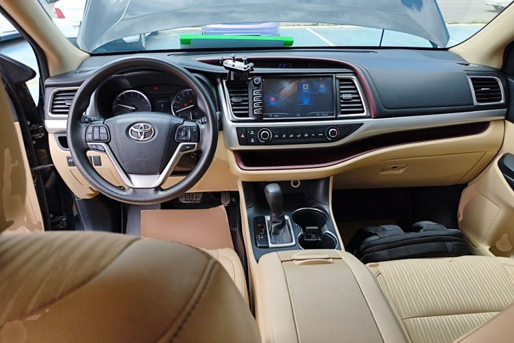 Used Toyota Highlander 2015 2.0T Two-Wheel Drive Elite Edition 7 Seats Center Console