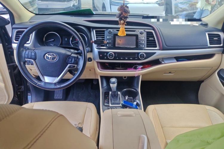 Used Toyota Highlander 2015 2.0T Two-Wheel Drive Luxury Edition 7 Seats Center Console