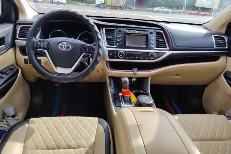 Used Toyota Highlander 2015 2.0T Two-Wheel Drive Luxury Edition 7 Seats Center Console