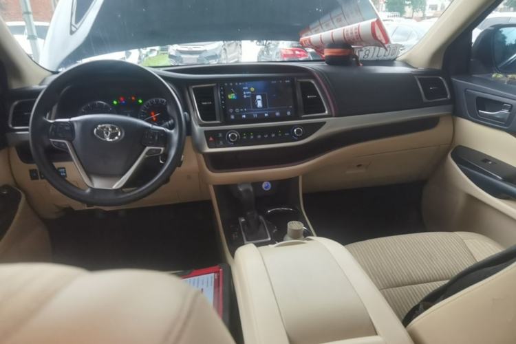 Used Toyota Highlander 2015 2.0T Two-Wheel Drive Elite Edition 5 Seats Center Console