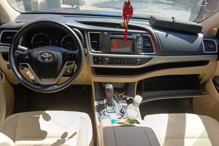 Used Toyota Highlander 2015 2.0T Four-Wheel Drive Elite Edition 7-Seater Center Console