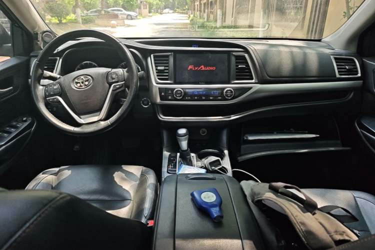 Used Toyota Highlander 2015 2.0T Four-Wheel Drive Luxury Edition 7-Seater Center Console