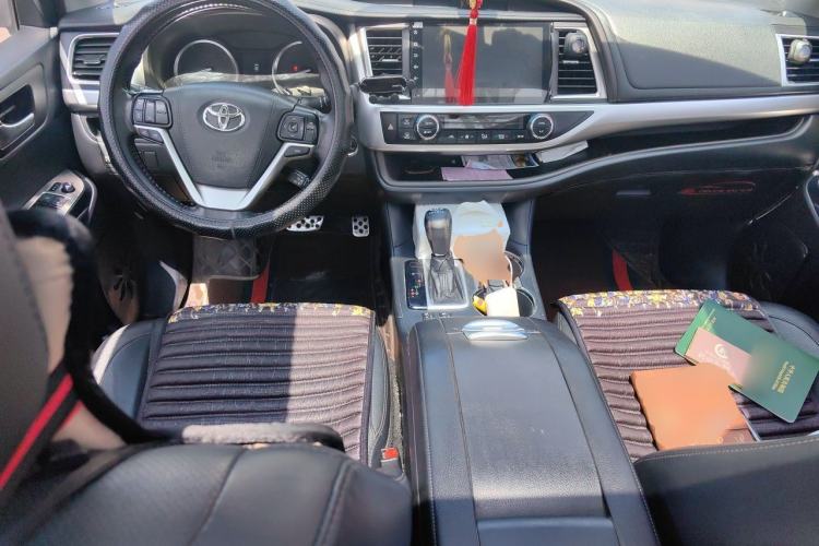 Used Toyota Highlander 2015 2.0T Four-Wheel Drive Luxury Edition 7-Seater Center Console