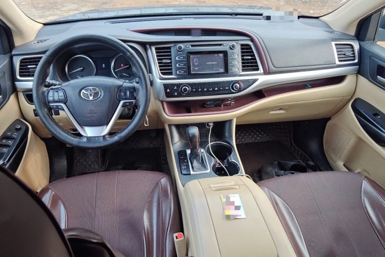 Used Toyota Highlander 2015 2.0T Two-Wheel Drive Elite Edition 7 Seats Center Console