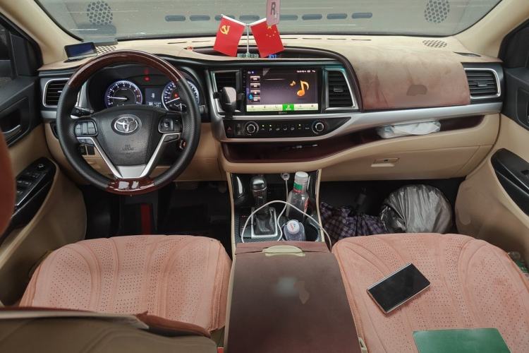 Used Toyota Highlander 2015 2.0T Two-Wheel Drive Elite Edition 7 Seats Center Console