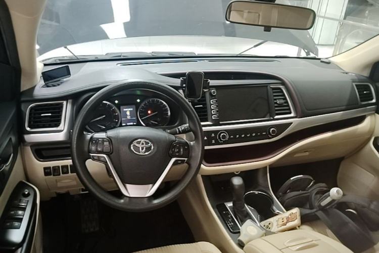 Used Toyota Highlander 2015 2.0T Two-Wheel Drive Elite Edition 5 Seats Center Console