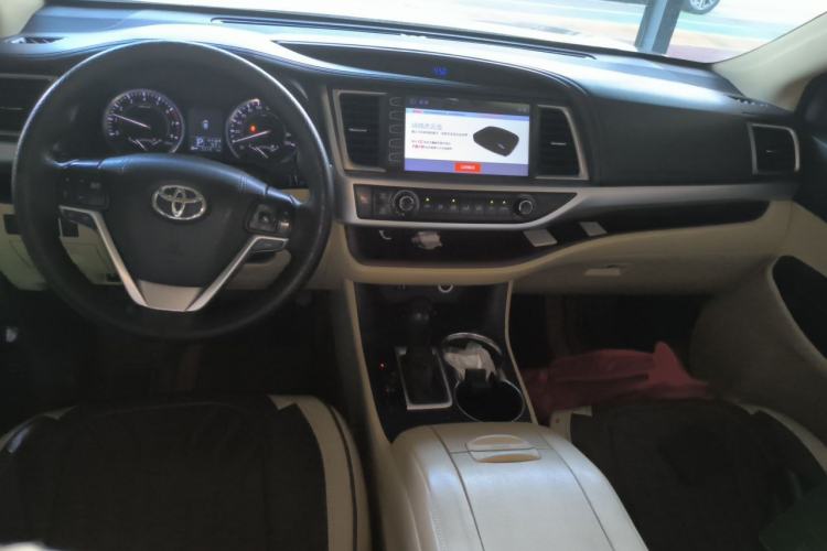 Used Toyota Highlander 2015 2.0T Two-Wheel Drive Elite Edition 7 Seats Center Console