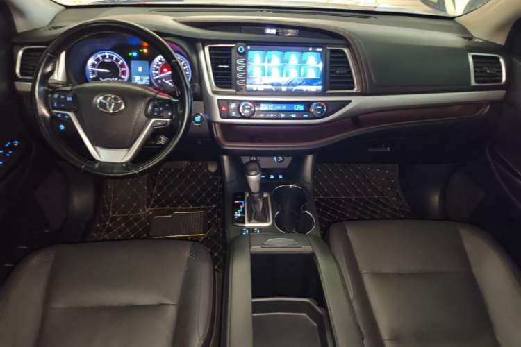 Used Toyota Highlander 2015 2.0T Four-Wheel Drive Luxury Edition 7-Seater Center Console