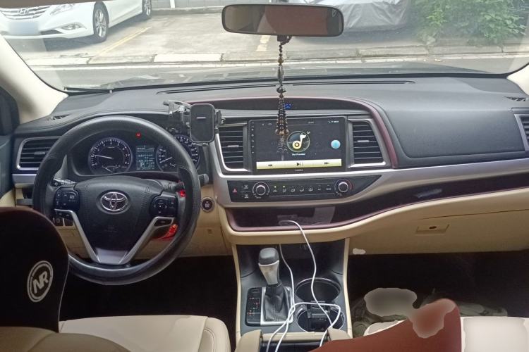 Used Toyota Highlander 2015 2.0T Two-Wheel Drive Elite Edition 7 Seats Center Console