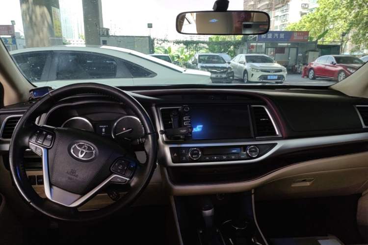 Used Toyota Highlander 2015 2.0T Four-Wheel Drive Luxury Edition 7-Seater Center Console
