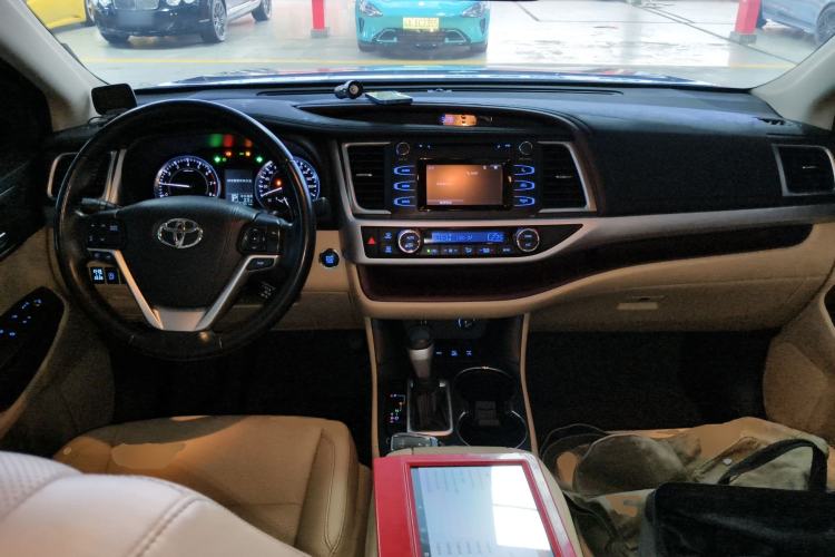 Used Toyota Highlander 2015 2.0T Four-Wheel Drive Luxury Edition 7-Seater Center Console