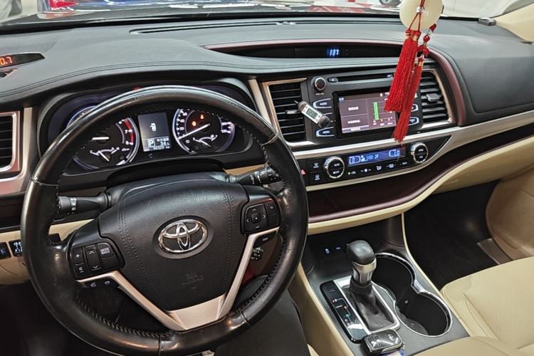 Used Toyota Highlander 2015 2.0T Four-Wheel Drive Luxury Edition 7-Seater Center Console