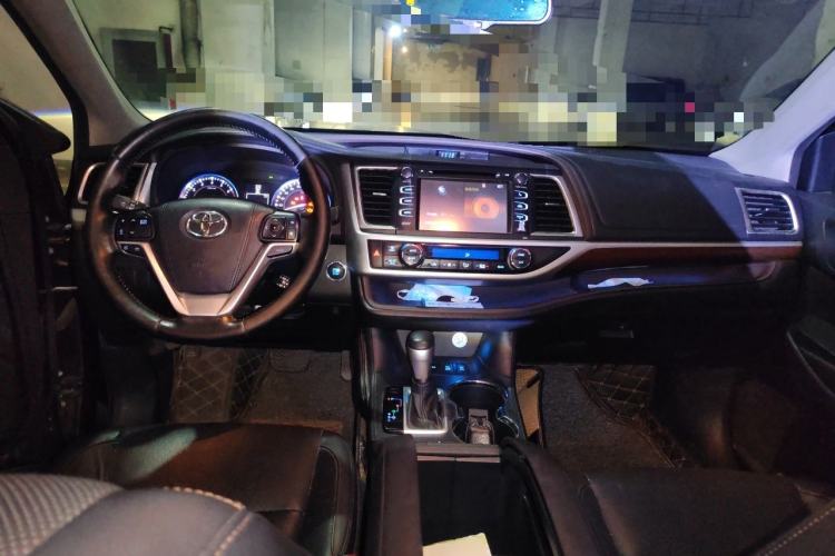 Used Toyota Highlander 2015 3.5L 4x4 Ultimate Edition 7-Seater Center Console