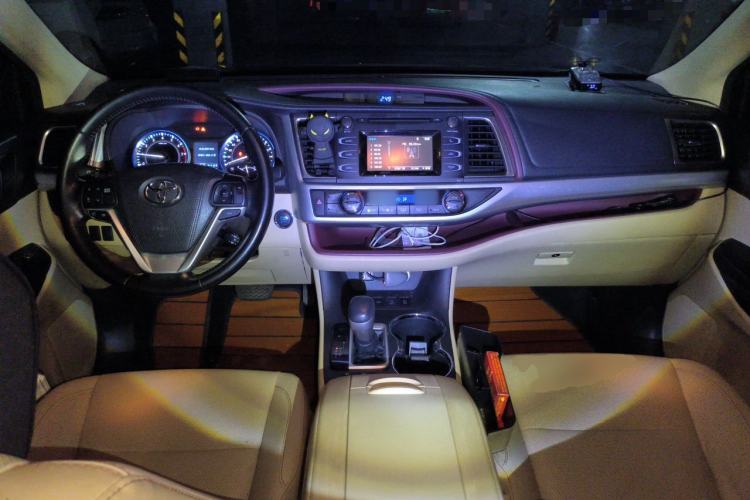 Used Toyota Highlander 2015 3.5L 4x4 Luxury Edition 7-seater Center Console