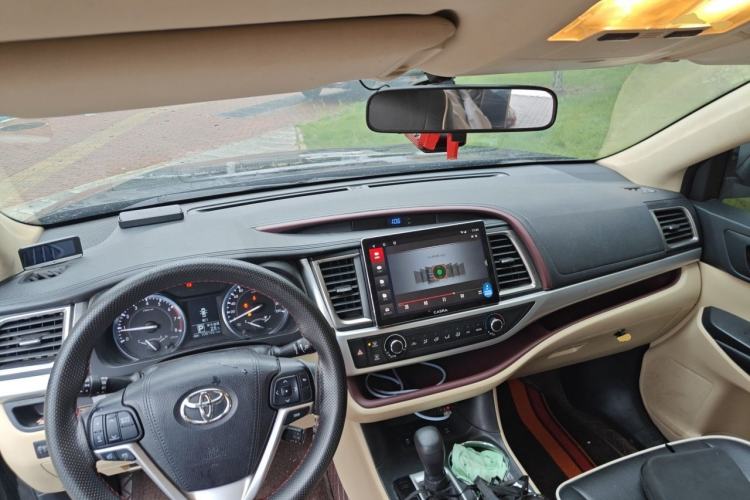Used Toyota Highlander 2015 2.0T Four-Wheel Drive Elite Edition 7-Seater Center Console
