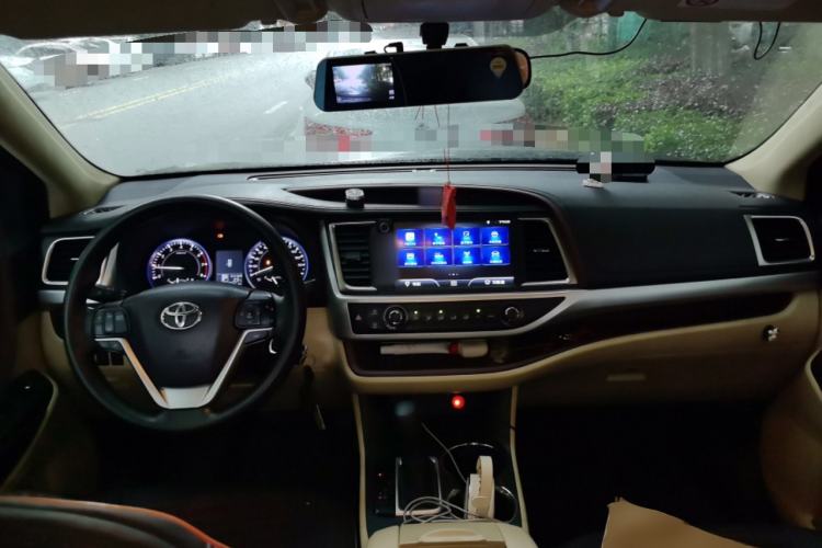 Used Toyota Highlander 2015 2.0T Four-Wheel Drive Elite Edition 7-Seater Center Console