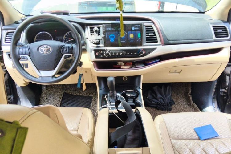 Used Toyota Highlander 2015 2.0T Two-Wheel Drive Elite Edition 5 Seats Center Console