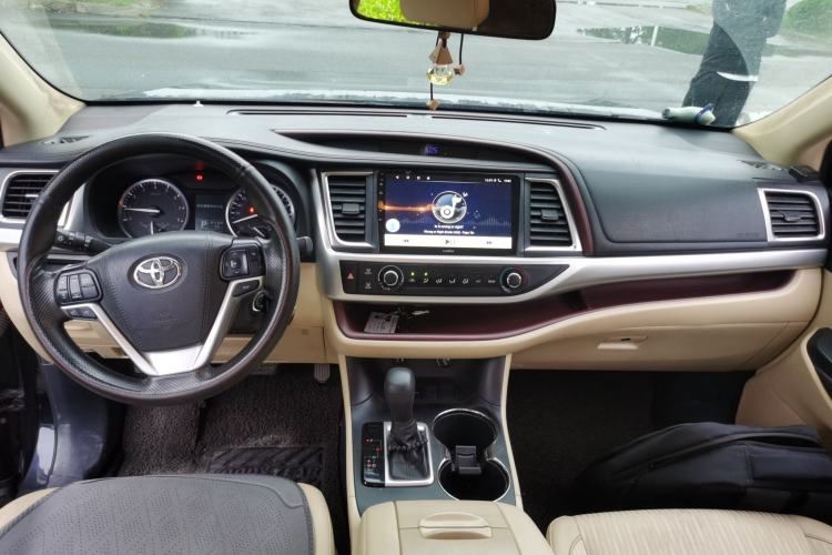 Used Toyota Highlander 2015 2.0T Two-Wheel Drive Elite Edition 7 Seats Center Console