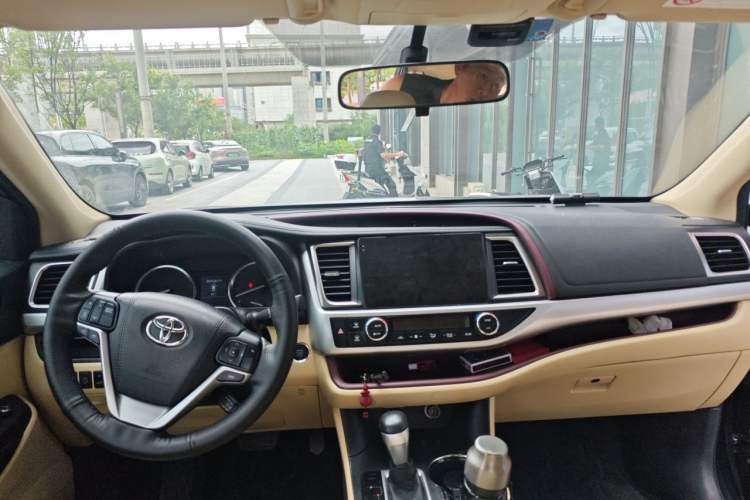 Used Toyota Highlander 2015 2.0T Four-Wheel Drive Luxury Edition 7-Seater Center Console