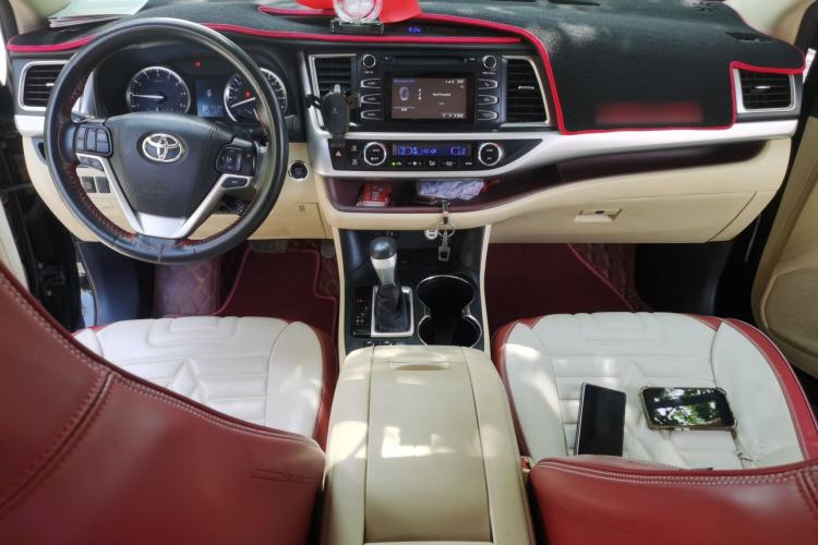 Used Toyota Highlander 2015 2.0T Two-Wheel Drive Luxury Edition 7 Seats Center Console