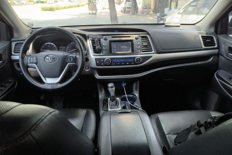 Used Toyota Highlander 2015 2.0T Four-Wheel Drive Luxury Edition 7-Seater Center Console