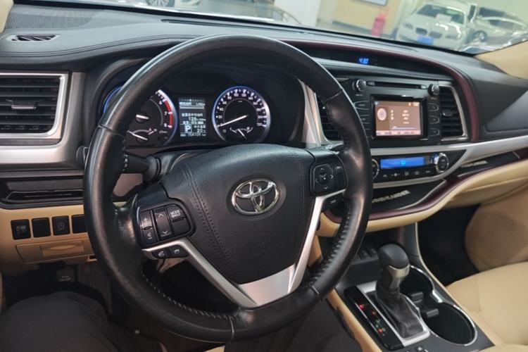 Used Toyota Highlander 2015 2.0T Four-Wheel Drive Luxury Edition 7-Seater Center Console