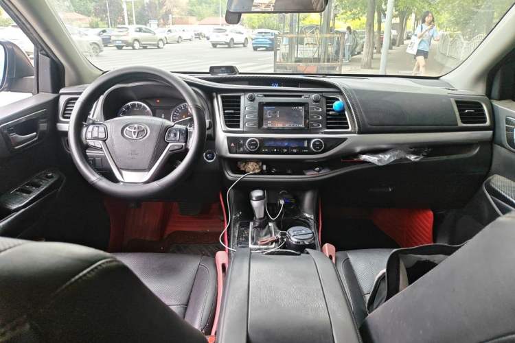 Used Toyota Highlander 2015 2.0T Four-Wheel Drive Luxury Edition 7-Seater Center Console