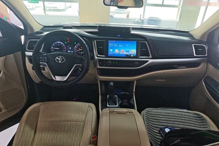 Used Toyota Highlander 2015 2.0T Two-Wheel Drive Elite Edition 7 Seats Center Console