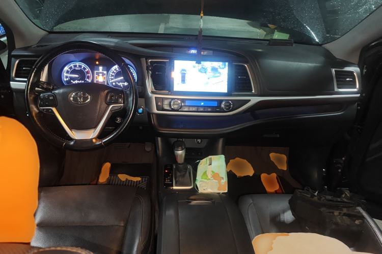 Used Toyota Highlander 2015 2.0T Four-Wheel Drive Ultimate Edition 7-Seater Center Console