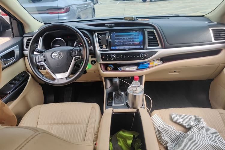 Used Toyota Highlander 2015 2.0T Four-Wheel Drive Elite Edition 7-Seater Center Console