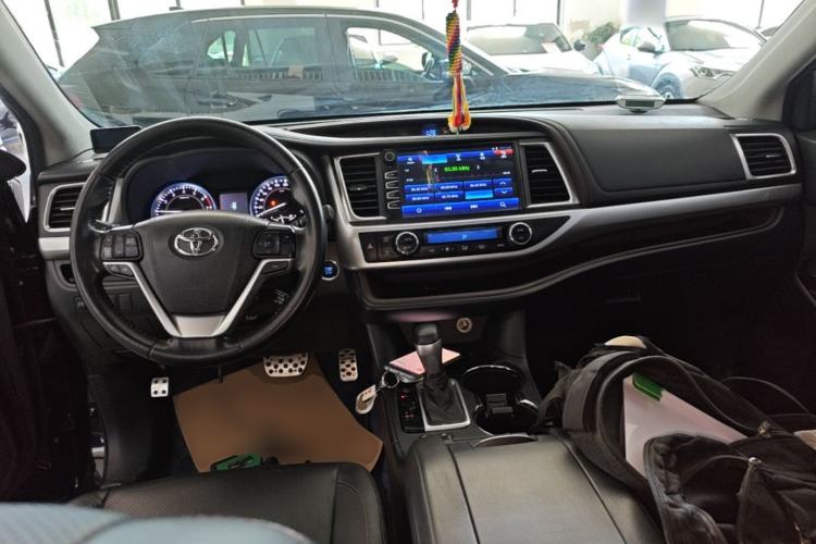 Used Toyota Highlander 2015 2.0T Four-Wheel Drive Luxury Edition 7-Seater Center Console
