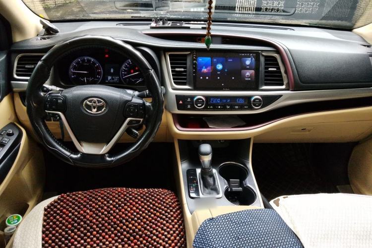 Used Toyota Highlander 2015 2.0T Two-Wheel Drive Luxury Edition 7 Seats Center Console
